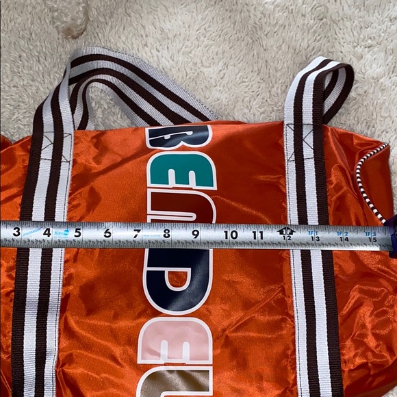 ✨Limited Edition✨ NWOT Henri Bendel Gym Bag - Picture 8 of 9